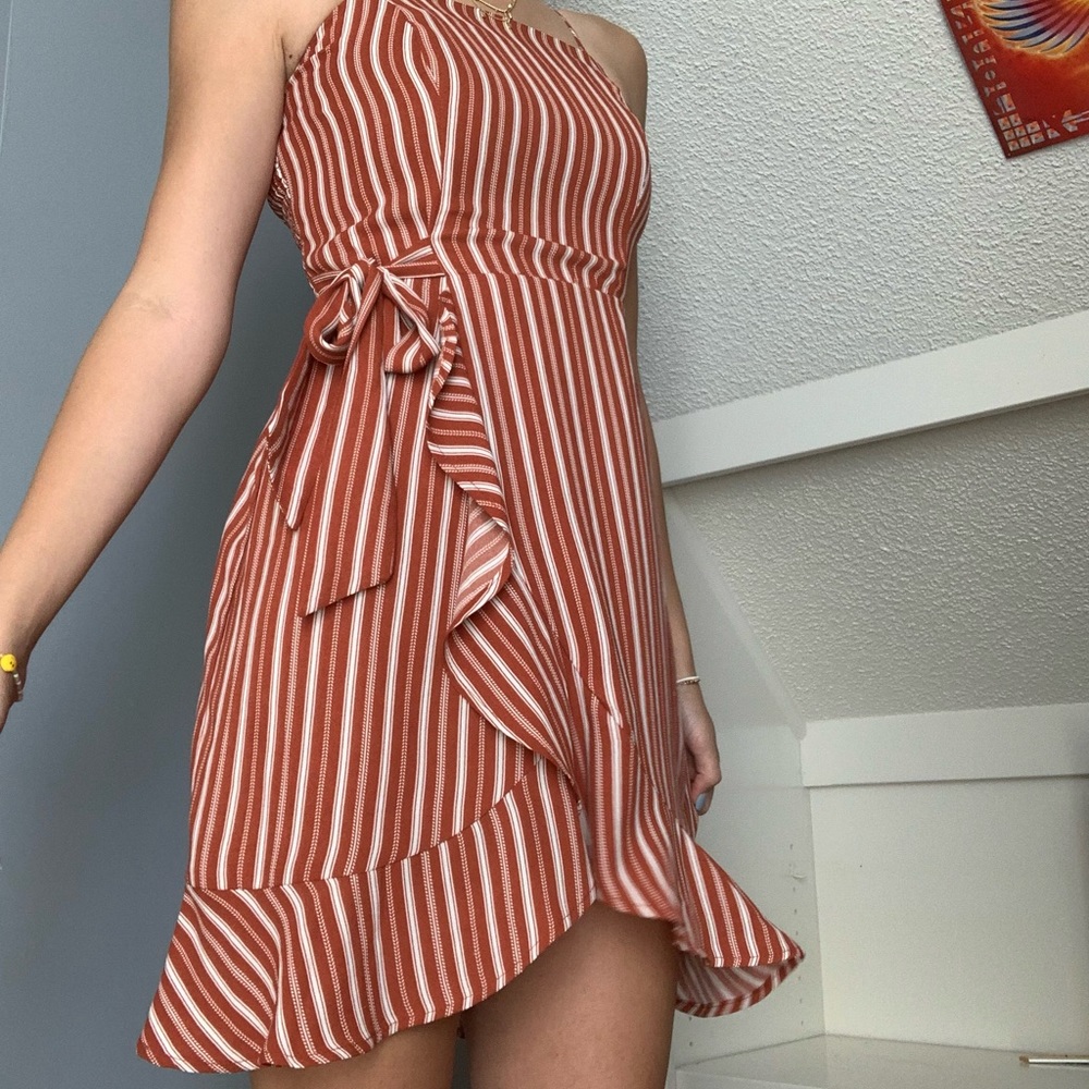 Short Sun dress, ties on the side. Adjustable straps. Elastic back.